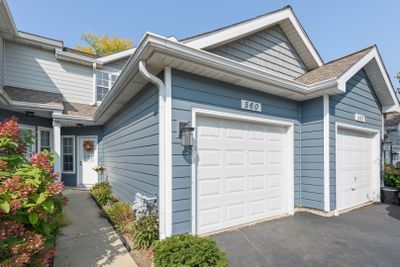 560 Woodcrest Drive, Townhouse with 2 bedrooms, 2 bathrooms and 1 parking in Mundelein IL | Image 2