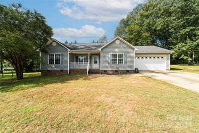 119 Bluff Court, House other with 3 bedrooms, 2 bathrooms and null parking in Statesville NC | Image 2