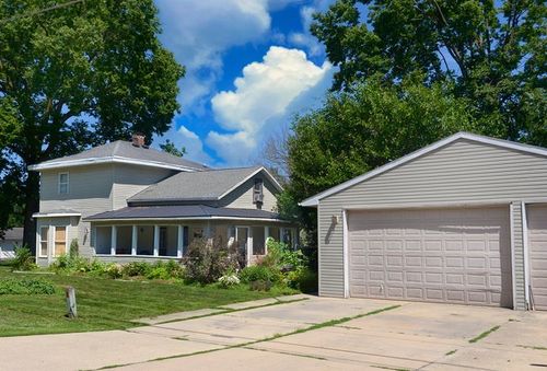 207 E Lincoln St, Seneca, IL, 61360-9411 | Card Image