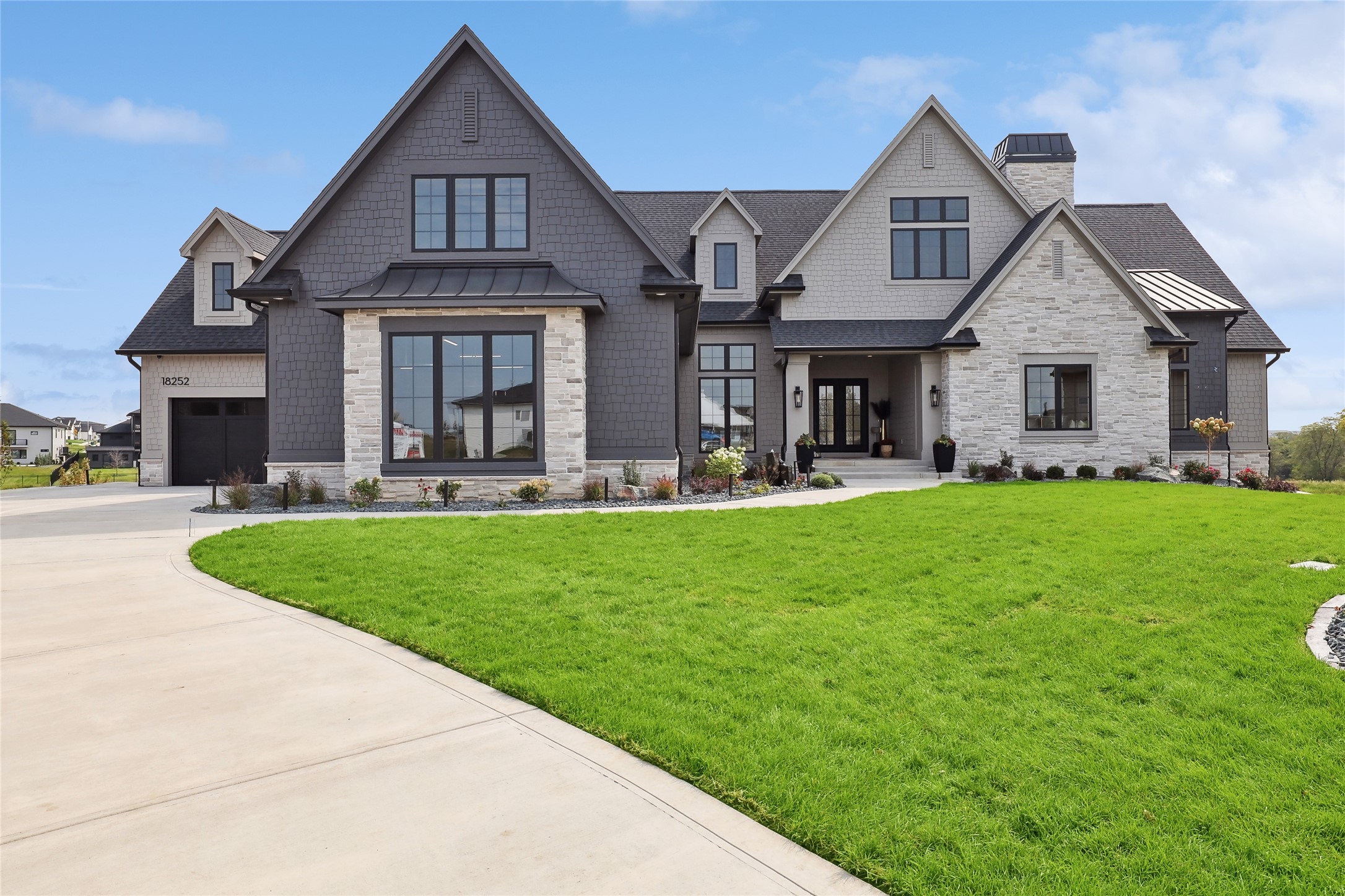 Valleyview Cir, Clive, IA 50325