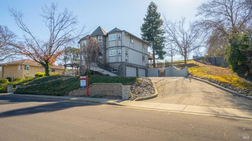 220 Hidden Valley Lane, Vacaville, CA, 95688 | Card Image