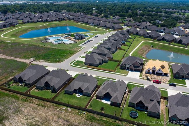 Walking distance to the pool and park area! | Image 45