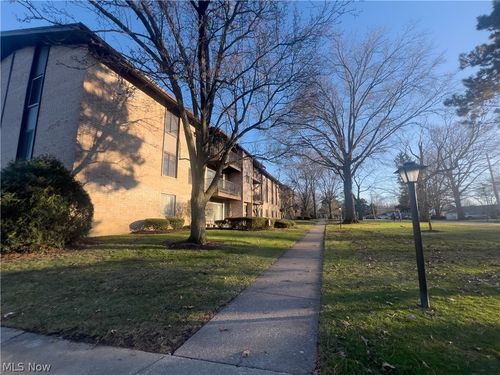 304-16480 Heather Ln, Middleburg Heights, OH, 44130-8317 | Card Image