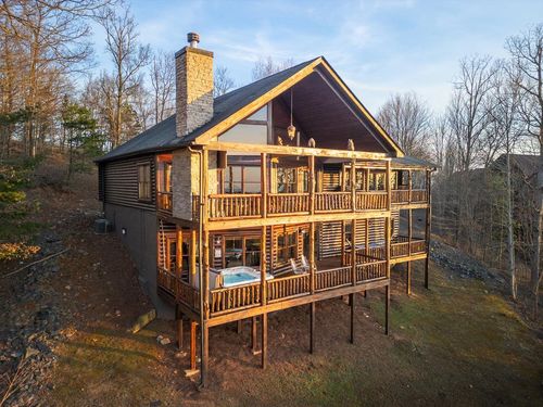 180 Cinnamon Bear Rd, Mineral Bluff, GA, 30559-8751 | Card Image