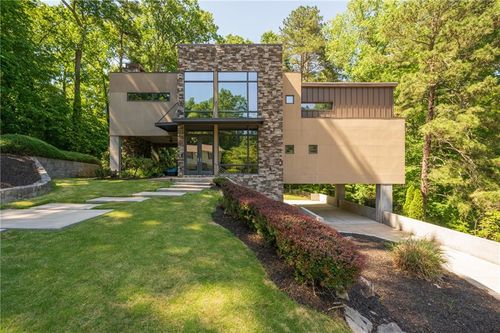 643 Larchmont Cir Nw, atlanta, GA, 30318-7117 | Card Image