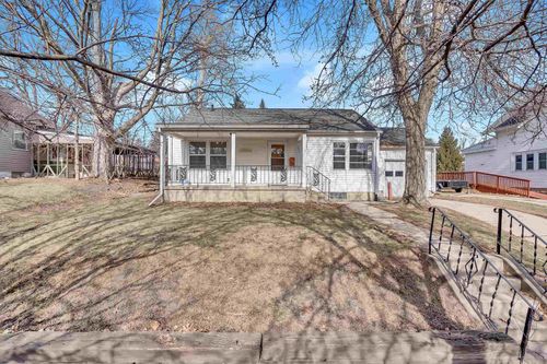 1217 W 19th St, Cedar Falls, IA, 50613-3503 | Card Image