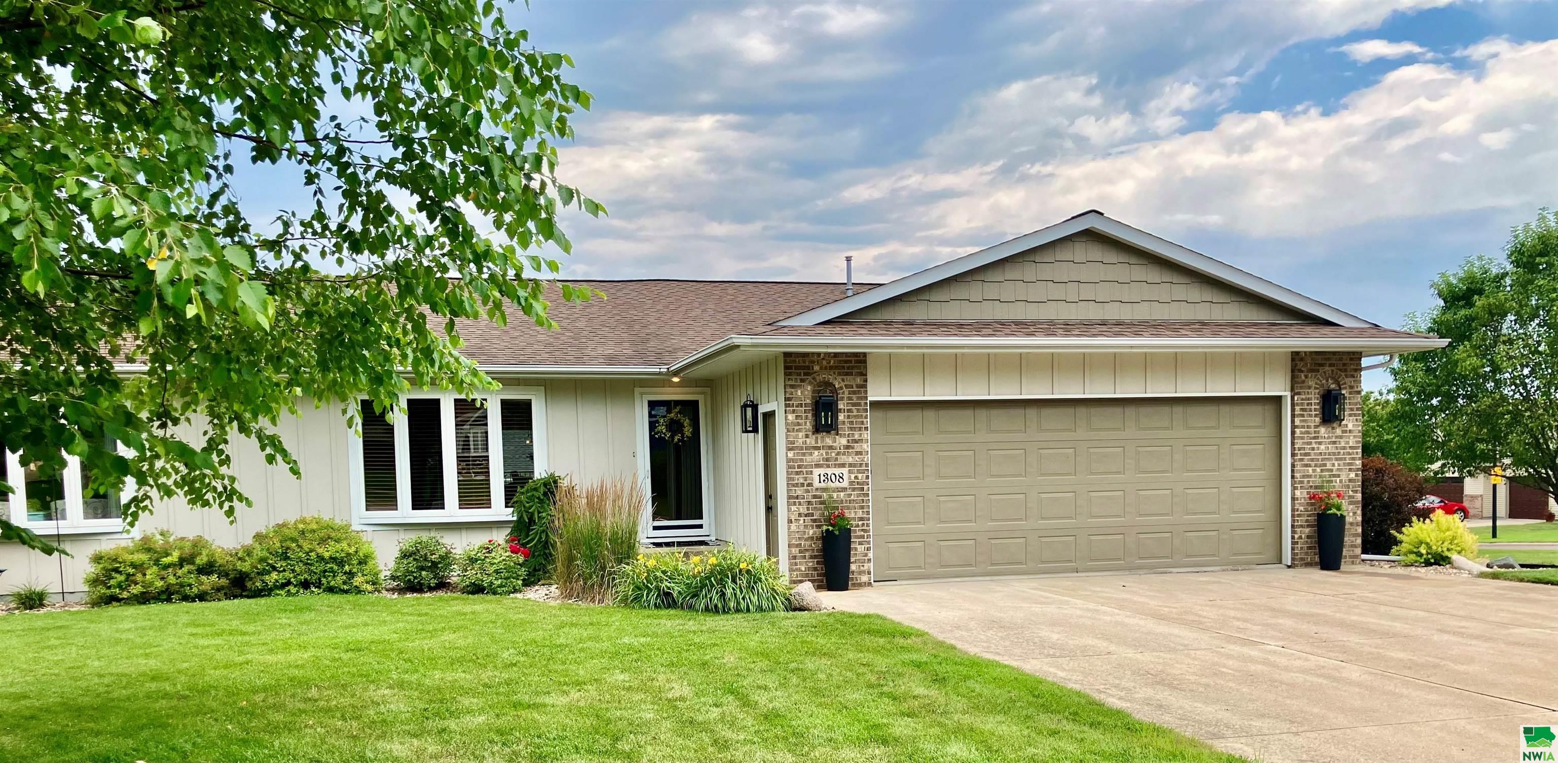 Tama St, Rock Rapids, IA 51246