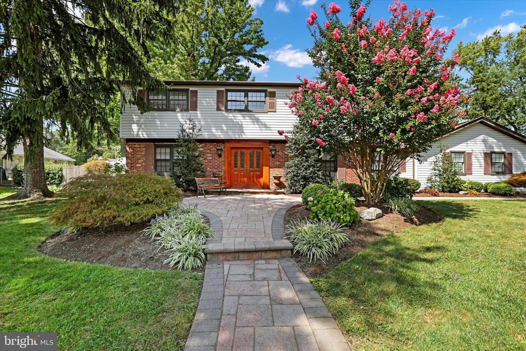 Byron Rd, Huntingdon Valley, PA 19006