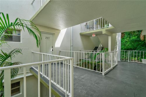 apt-205-4205 N University Dr, Sunrise, FL, 33351-6228 | Card Image