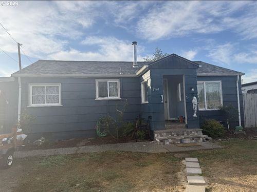 1704 Maple St, Myrtle Point, OR, 97458-1524 | Card Image