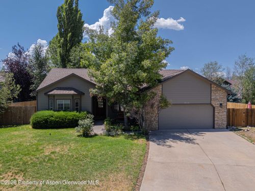 8 Stagecoach Ln, Carbondale, CO, 81623-9145 | Card Image