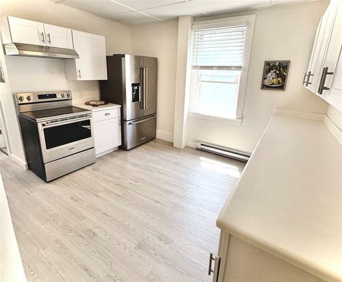 apt-2-8 Bridge St, Newport, RI, 02840-5202 | Card Image