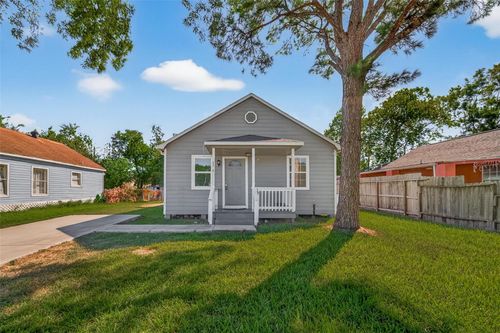 2313 35th Ave N, Texas City, TX, 77590-3856 | Card Image