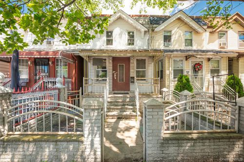 11205 103rd Ave, South Richmond Hill, NY, 11419-1801 | Card Image