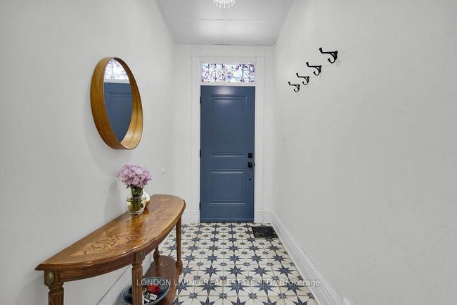 718 William St, House other with 3 bedrooms, 1 bathrooms and 3 parking in London ON | Image 4