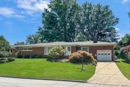 146 Griffin Ave, Erie, PA, 16511-1227 | Card Image