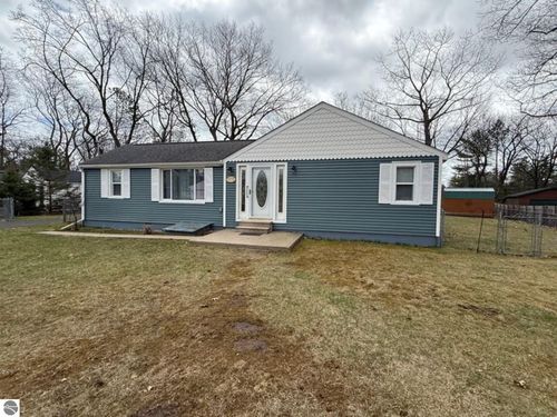 5772 Oak St, Oscoda, MI, 48750-8901 | Card Image