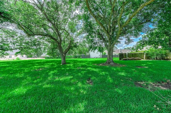 49 Robin Dr, House other with 3 bedrooms, 2 bathrooms and 2 parking in Alvin TX | Image 37