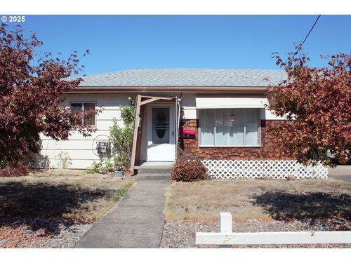2812 W Sanders Ave, Roseburg, OR, 97471-2620 | Card Image