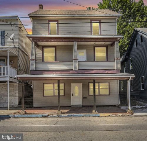 17 E Grand Ave, TOWER CITY, PA, 17980-1119 | Card Image