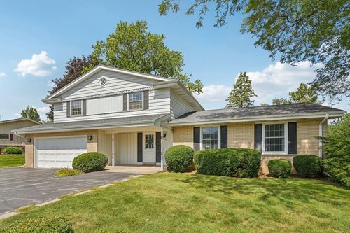 2430 W Applewood Lane, Glendale, WI, 53209 | Card Image