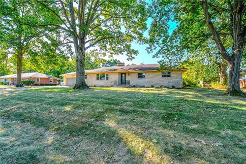152 Cheltenham Dr, Centerville, OH, 45459-1716 | Card Image
