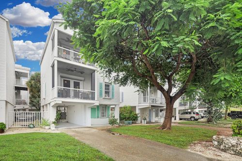 320 24th Street Ocean, Marathon, FL, 33050-2268 | Card Image