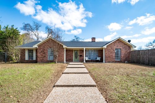 620 Bowie St, Liberty, TX, 77575-4606 | Card Image