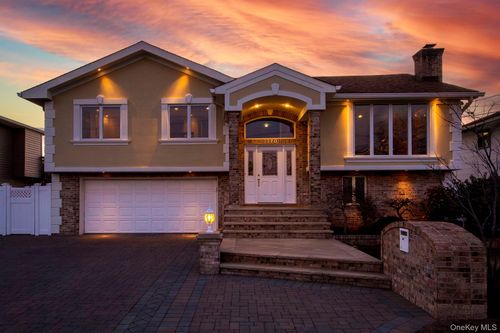 2770 Mandalay Beach Rd, Wantagh, NY, 11793-4629 | Card Image