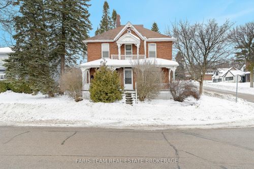 {{alt}} | Card Image