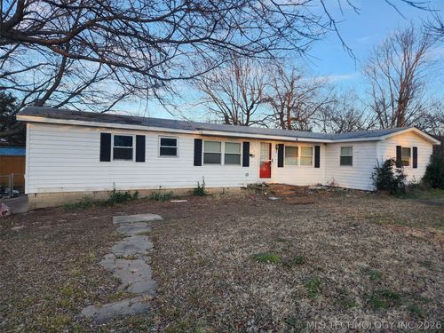 300 Se Johnson, Canadian, OK, 74425 | Card Image