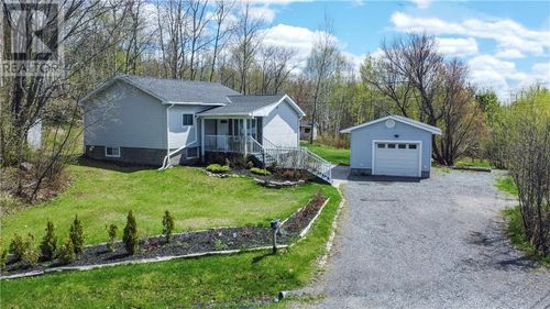 138 Moonlight Beach Rd, Sudbury, ON, P3B3V6 | Card Image