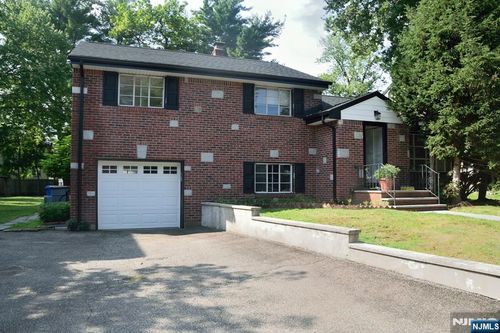 46 Newcomb Rd, Tenafly, NJ, 07670-1526 | Card Image