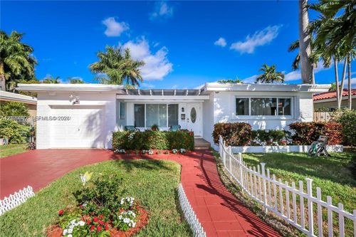 927 Lincoln St, Hollywood, FL, 33019-1124 | Card Image