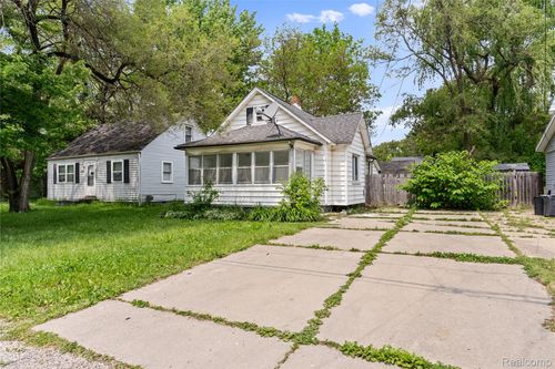 3120 Stratford St, Flint, MI, 48504-4226 | Card Image