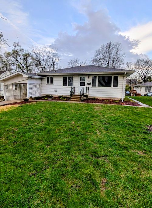 415 S Walnut Ave, Ames, IA, 50010-6824 | Card Image