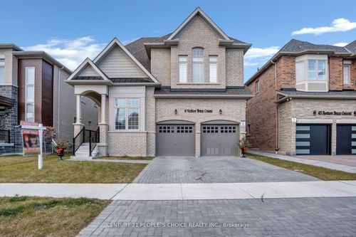 41 Northern Breeze Cres, Whitby, ON, L1R0N9 | Card Image