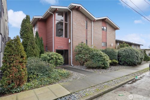 102-2028 Waverly Pl N, Seattle, WA, 98109-2748 | Card Image