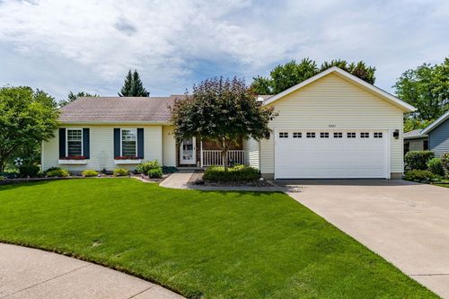 3421 Meadow Ct, Bettendorf, IA, 52722-6903 | Card Image
