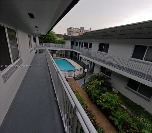 apt-209-1010 Se 15th St, Fort Lauderdale, FL, 33316-2154 | Card Image