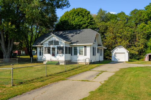 736 S Grove St, Delton, MI, 49046-9482 | Card Image