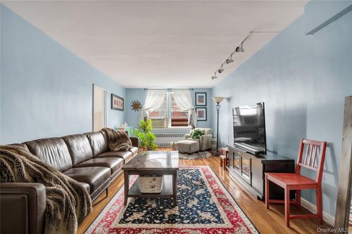 6f-102-55 67th Dr, Forest Hills, NY, 11375-2827 | Card Image