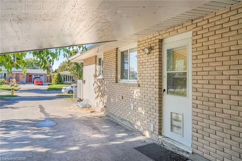 lower-146 Appalachian Cres, Kitchener, ON, N2E1A4 | Card Image