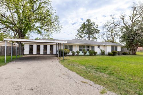 1327 Hodges Ln, Wharton, TX, 77488-4331 | Card Image