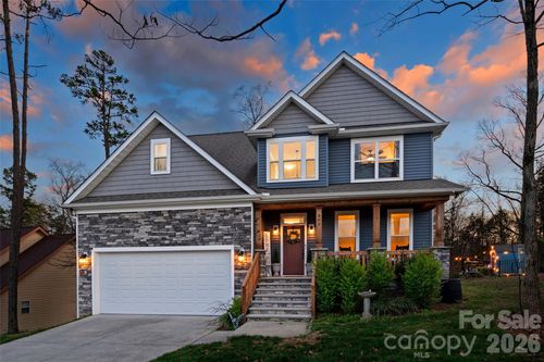 306 Breezewood Dr, Charlotte, NC, 28262-1411 | Card Image