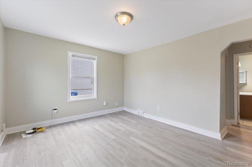 6808 Fisher Ave, Warren, MI, 48091-2972 | Card Image