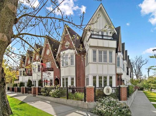 15-675 Superior St, Victoria, BC, V8V1V1 | Card Image