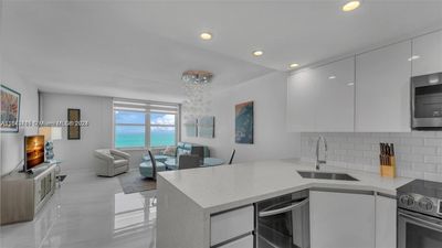 1747 - 2899 Collins Ave, Condo with 1 bedrooms, 1 bathrooms and null parking in Miami Beach FL | Image 3