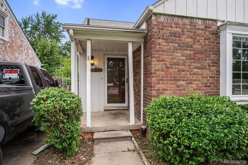 1422 Hollywood Ave, Grosse Pointe Woods, MI, 48236-1308 | Card Image