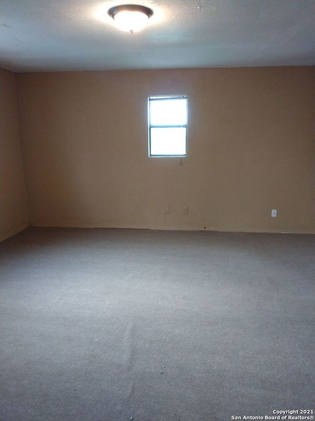 111 Austin St, House other with 5 bedrooms, 2 bathrooms and null parking in Asherton TX | Image 10